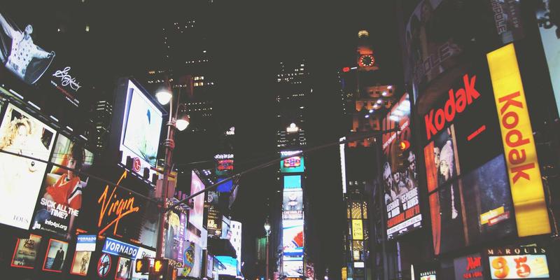 AZR211：网络技术、网站设计与虚拟主机的融合创新