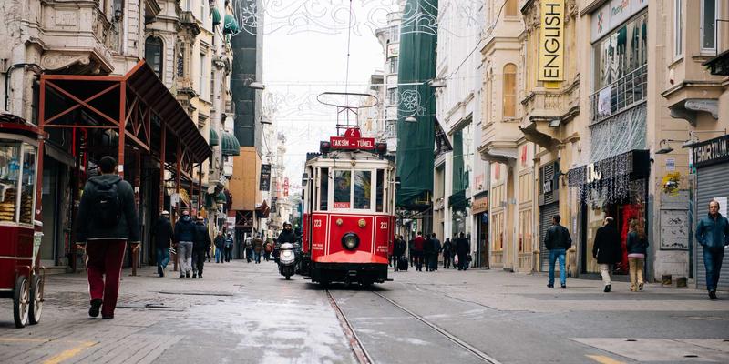 AZR283全面解析：如何通过域名注册与虚拟主机打造高效在线业务